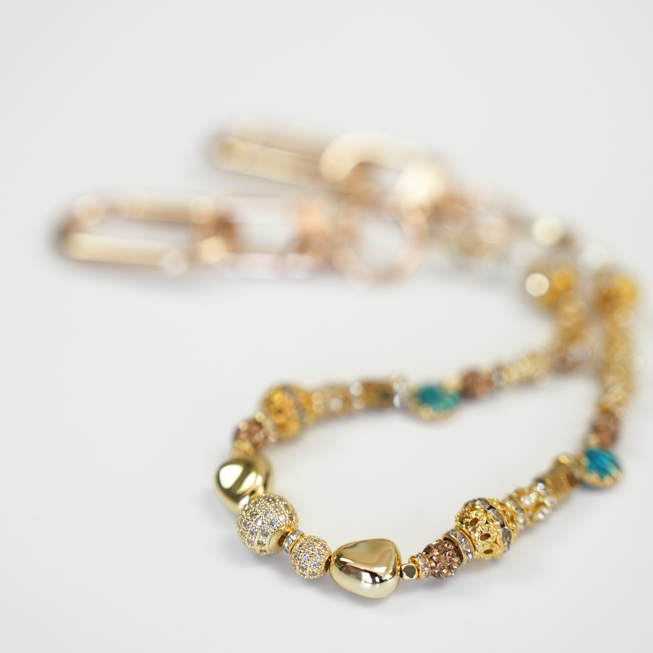 Gilded Tide Altın Kaplama Zirkon Taşlı Çanta Süsü – LuxCharm (Bag Charm) | Happyangels