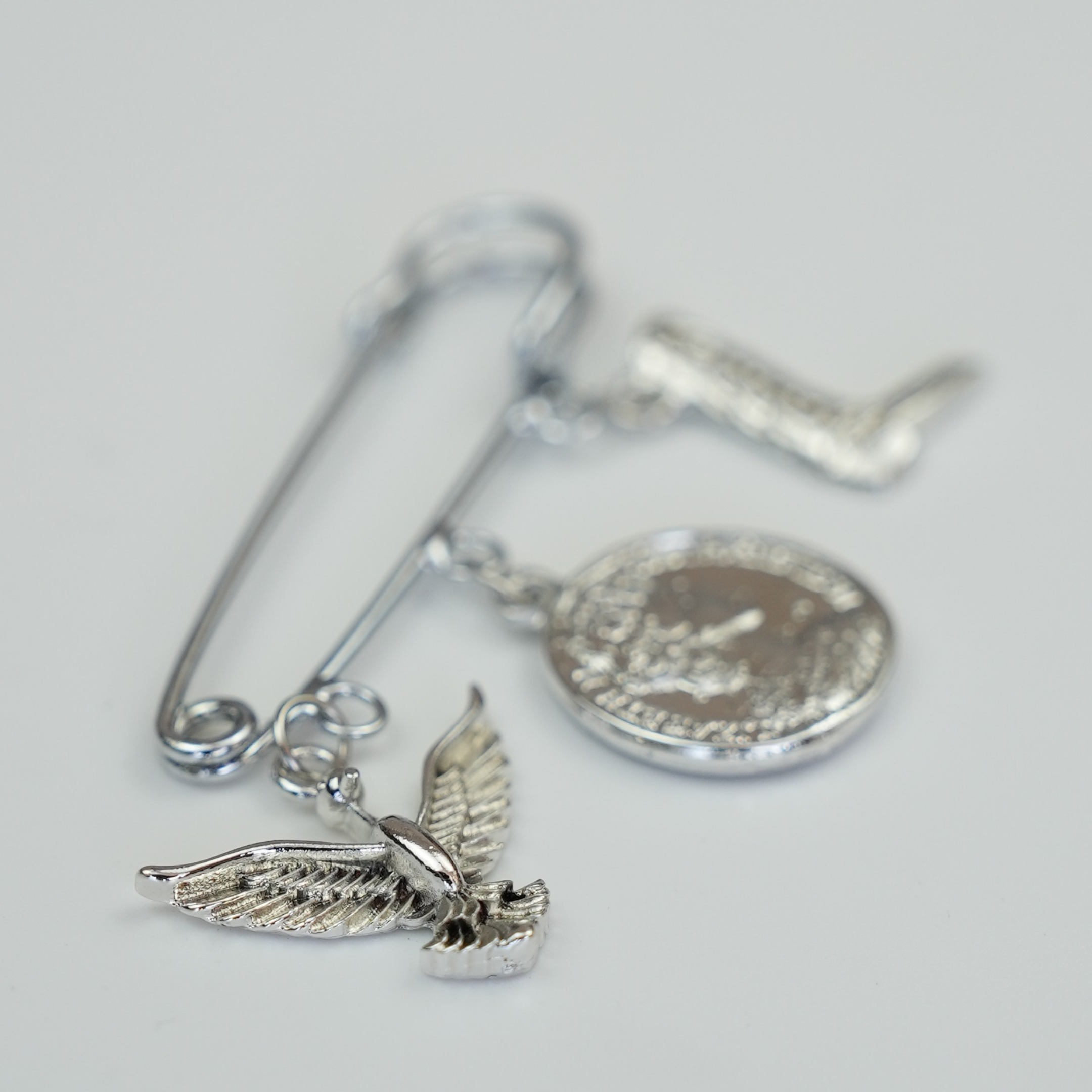 Midnight Boot Çengelli İğneli Giyim & Çanta Süsü – PinCharm (Bag Charm) | Happyangels